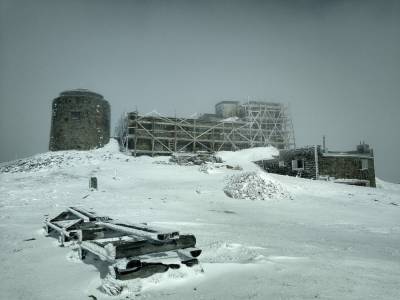 На горе Поп Иван Черногорский ночью выпало до 20 см снега