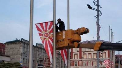 Власти Владивостока заменили флаги к 9 мая