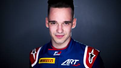 Российский пилот Смоляр выиграл первую гонку сезона в «Формуле-3»