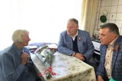 Депутат Госдумы Константин Затулин лично поздравил ветеранов ВОВ с предстоящим Днем Победы