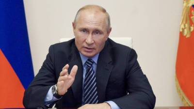 Новости на "России 24". Путин призвал бороться с фальсификаторами истории