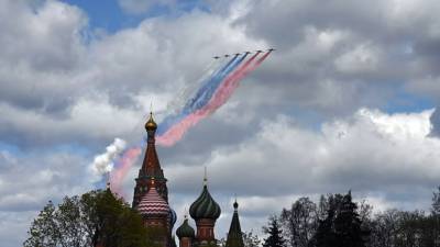 В Кремле не исключили влияния погоды на воздушную часть парада 9 мая