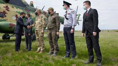 Зеленский вместе с послами Евросоюза и G7 прибыл в Донбасс