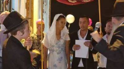 Незнакомые люди организовали шикарную свадьбу бездомной паре в Кирьят-Ате