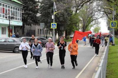 В Невинномысске пробежали марафон «Знамя Победы»