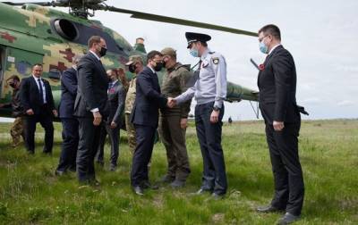 Зеленский с послами G7 прибыл на Донбасс