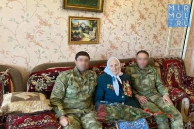 Росгвардейцы Дагестана поздравили ветеранов с Днем Победы