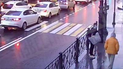 В Санкт-Петербурге возбудили дело после нападения на школьницу
