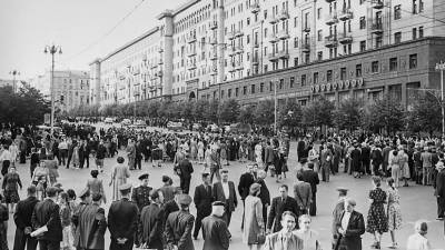 На бульварах в центре Москвы открылись выставки об истории Дня Победы