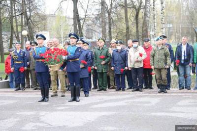 В сквере у Дома офицеров почтили память погибших в ВОВ