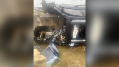 Под Петербургом водитель Porsche погиб после столкновения с бетонным мостом