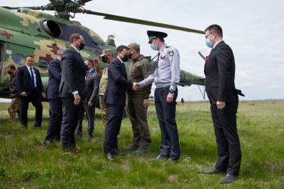 Зеленский и послы G7 прибыли в Луганскую область