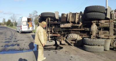 В Полесске опрокинулся грузовик, пострадал водитель (фото)
