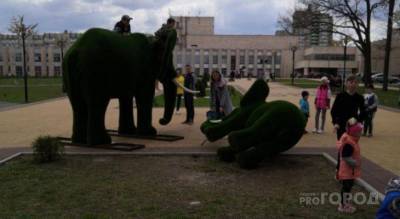 Чебоксарцы о поваленной фигуре слона у кадетского корпуса: “На монумент Матери залезьте еще всей семьей”