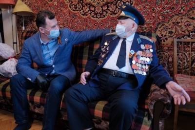 Герой России Романенко встретился с летчиком-ветераном ВОВ