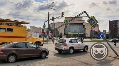 Соцсети: в Пензе мусоровоз «положил» светофор