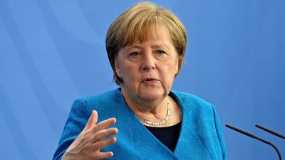Меркель высказалась против приостановки действия патентов на вакцины