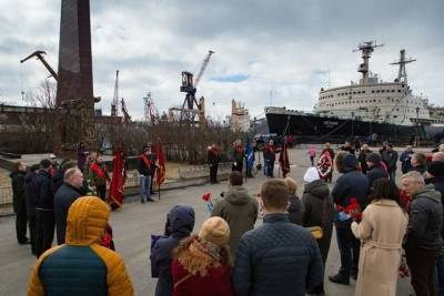 В Мурманске почтили память погибших в годы Великой Отечественной войны портовиков