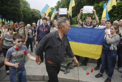 Украинцев предупредили об уголовной ответственности за использование советской символики