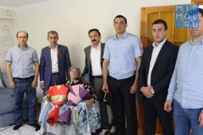 Министр экономики Дагестана Руслан Алиев поздравил ветеранов ВОВ с праздником Победы