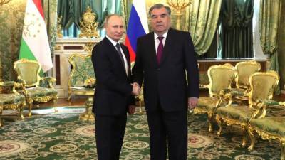 Путин обсудил с коллегой из Таджикистана миграционный вопрос