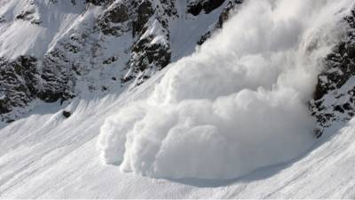 В Альпах сошла мощная лавина: среди туристов есть погибшие