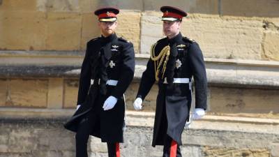 Принц Гарри и Уильям сделали первые шаги к возобновлению общения