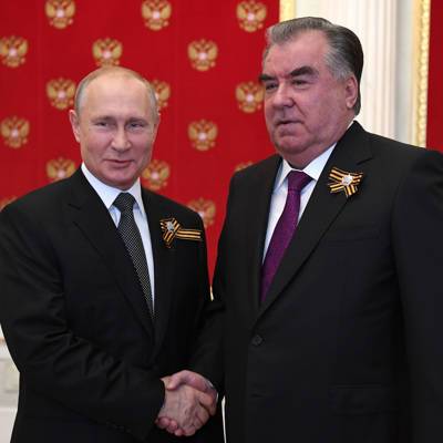 Путин проводит в Кремле переговоры с Эмомали Рахмоном