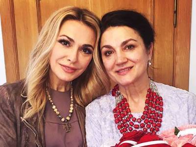 54-летняя Ольга Сумская показала, в кого они с сестрой такие красотки: «Порода красивых женщин»