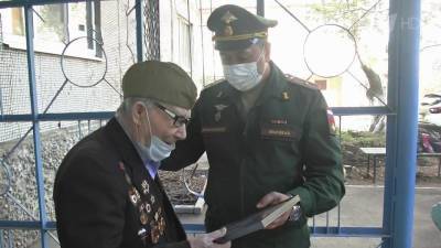Во всех российских регионах чествуют ветеранов и поздравляют с Днем Победы в Великой Отечественной войне