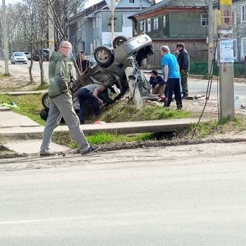 Серьезное ДТП в Никольске: ВАЗ 2110 оказался перевернутым в кювете после столкновения с Рено Логан