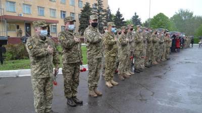 В Кривом Роге открыли мемориал памяти бойцов 17 танковой бригады и батальона "Кривбасс": фото