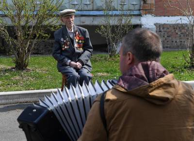 Как в России поздравляют ветеранов с Днём Победы