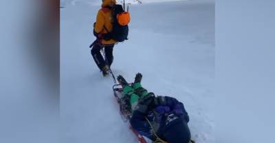 На Эльбрусе спасли сибирскую альпинистку: застряла на высоте пяти километров