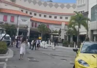 В Майами неизвестный открыл стрельбу по людям в торговом центре