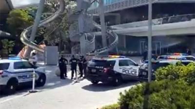 Трех человек госпитализировали после стрельбы в ТЦ во Флориде