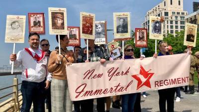 В Нью-Йорке россияне организовали шествие в честь Дня Победы