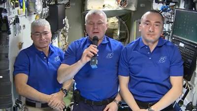 Члены экипажа МКС поздравили из космоса жителей Земли с Днем Победы