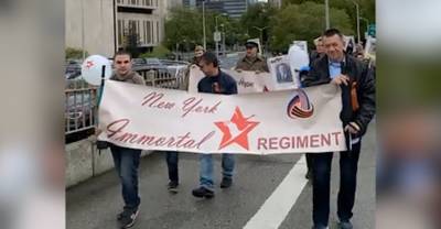 С военными песнями: в Нью-Йорке провели шествие в честь Дня Победы