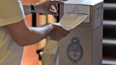 Выборы в парламент Аргентины переносят из-за вспышки COVID-19
