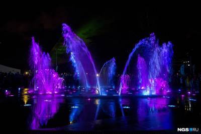В Центральном парке Новосибирска включили светомузыкальный фонтан