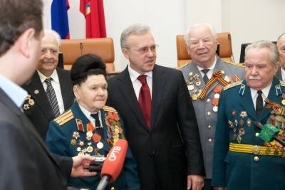 Губернатор Александр Усс поздравил красноярцев с Днем Победы