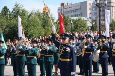Празднование 9 мая в Омске: от парада до выставки ретротехники