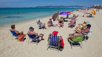 Греция ослабляет карантин: уже разрешено посещение пляжей