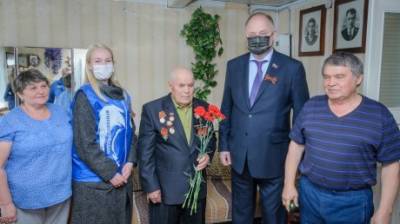 Вадим Супиков поздравил ветеранов войны с Днем Победы