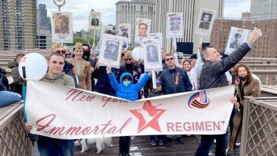 Россияне с портретами участников ВОВ прошли в «Бессмертном полку» по городам разных стран мира