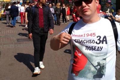 У костромских подростков входят в моду футболки с символикой Дня Победы