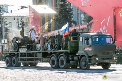 На параде Победы в Екатеринбурге вновь изобразили гитлеровских солдат