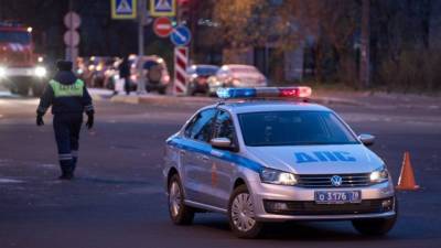 Нетрезвая автомобилистка протаранила здание торгового центра в Южно-Сахалинске