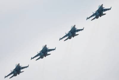Военный парад с участием авиации прошел в Екатеринбурге